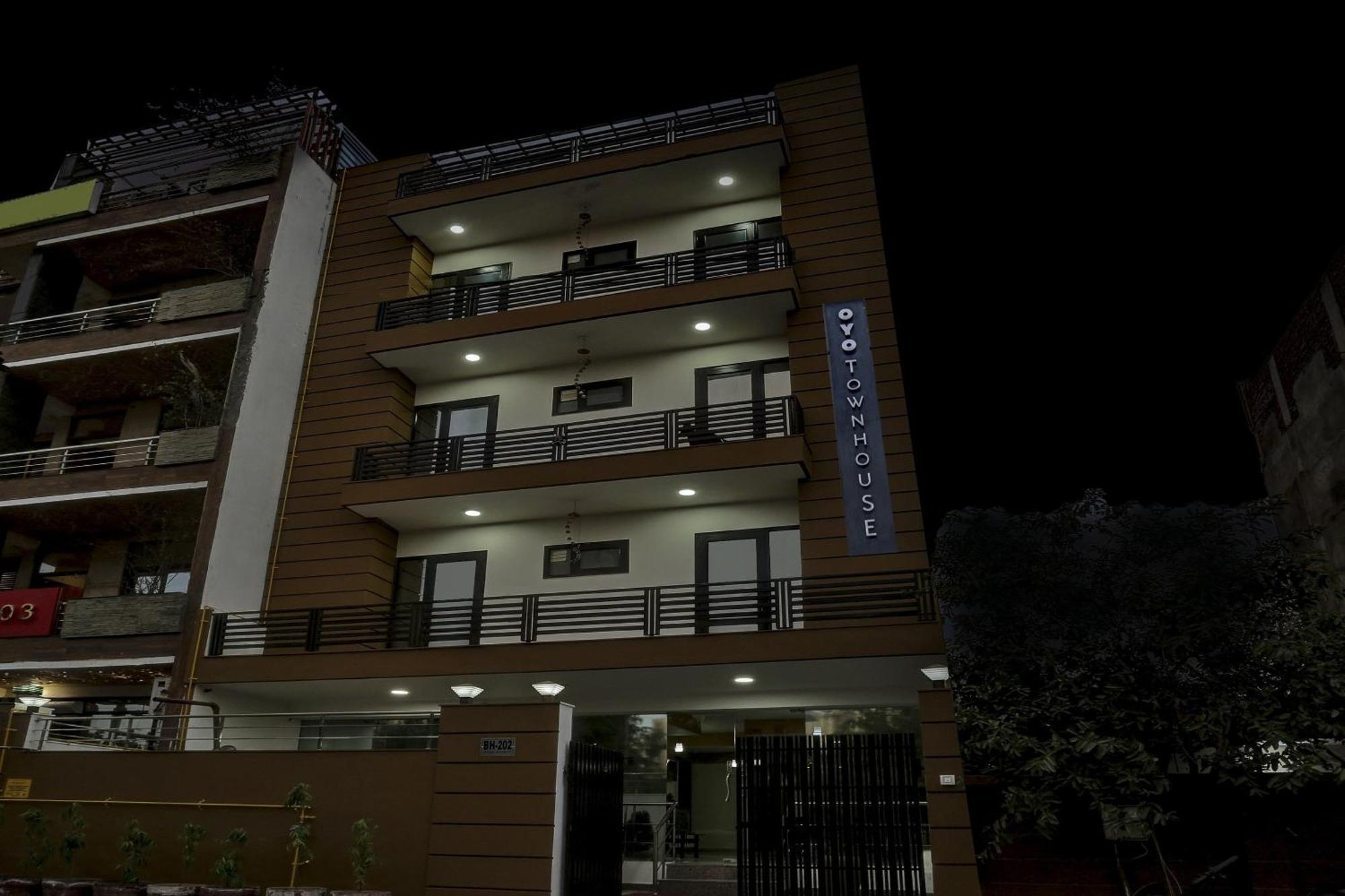 Townhouse Rumaisa Indirapuram المظهر الخارجي الصورة